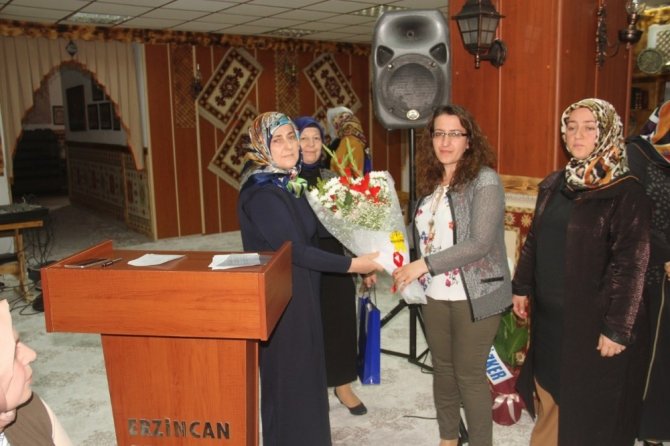 Şehit anneleri Erzincan Belediyesi tarafından yılın annesi ilan edildi