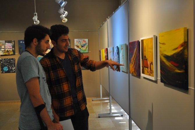 Anadolu Üniversitesi’nde 45x45 resim sergisi sanatseverlerle buluştu