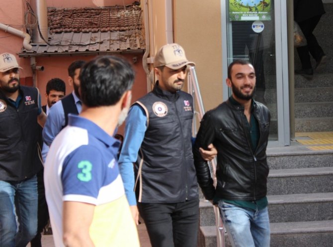 PKK operasyonunda gözaltında olan 15 öğrenci adliyeye sevk edildi