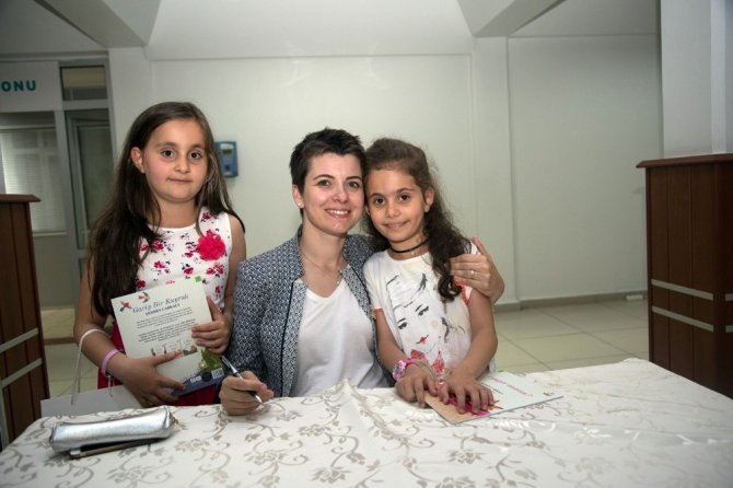 Oyuncu Anne Şermin Çarkacı’dan ebeveynlere tavsiyeler