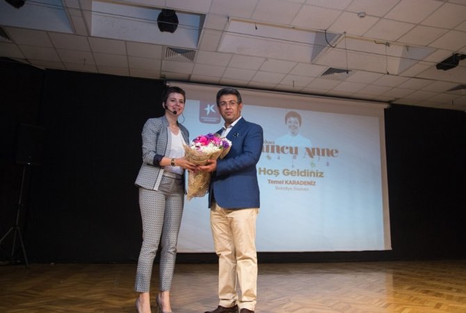 Oyuncu Anne Şermin Çarkacı’dan ebeveynlere tavsiyeler