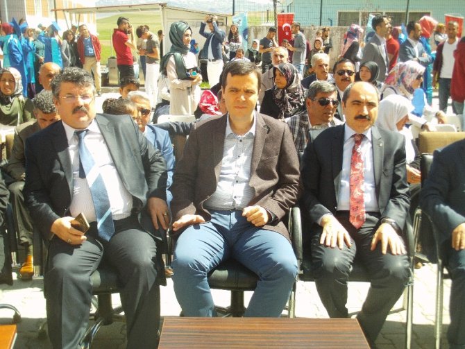 Özalp MYO’da mezuniyet töreni