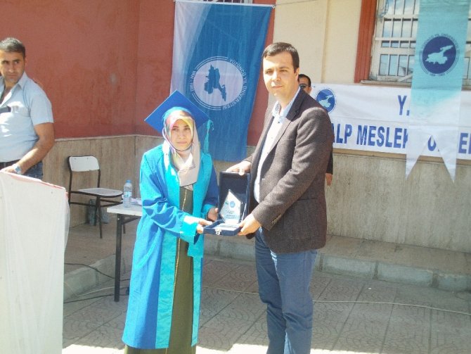 Özalp MYO’da mezuniyet töreni