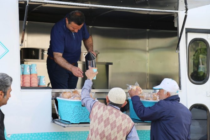 Aksaray’da mobil çorba aracından haftada 3 bin kişi faydalanıyor