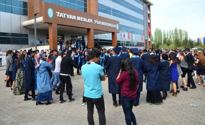 Tatvan MYO’da mezuniyet töreni