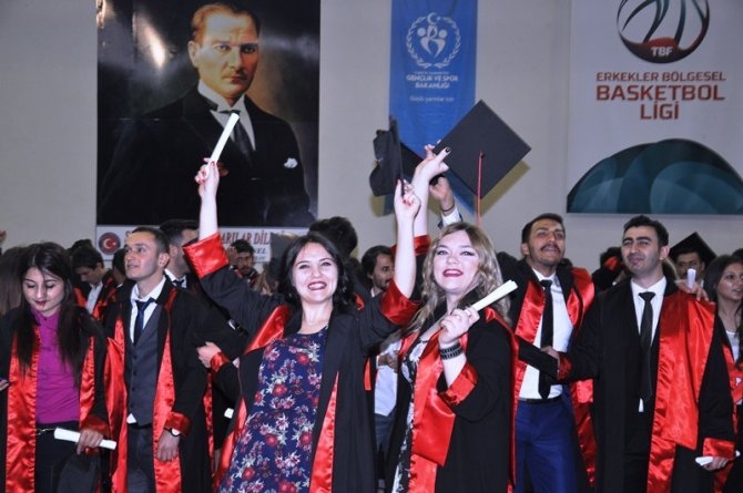 Zile’de mezuniyet coşkusu