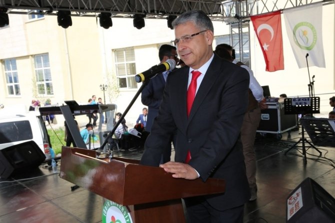 Iğdır Üniversitesinde mezuniyet coşkusu