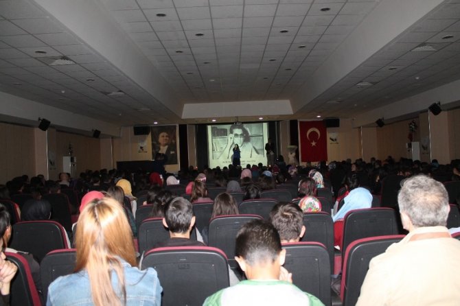 Tosya Cumhuriyet Anadolu Lisesinden Eşkali Aşk isimli şiir dinletisi