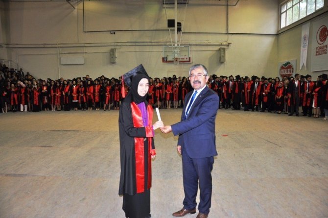 Zile’de mezuniyet coşkusu