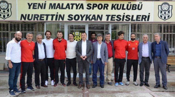 Veli Ağbaba, Evkur Yeni Malatyaspor’u tebrik etti