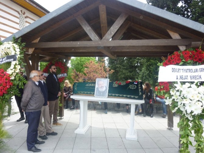 Seslendirme sanatçısı Payidar Tüfekçioğlu son yolculuğuna uğurlandı