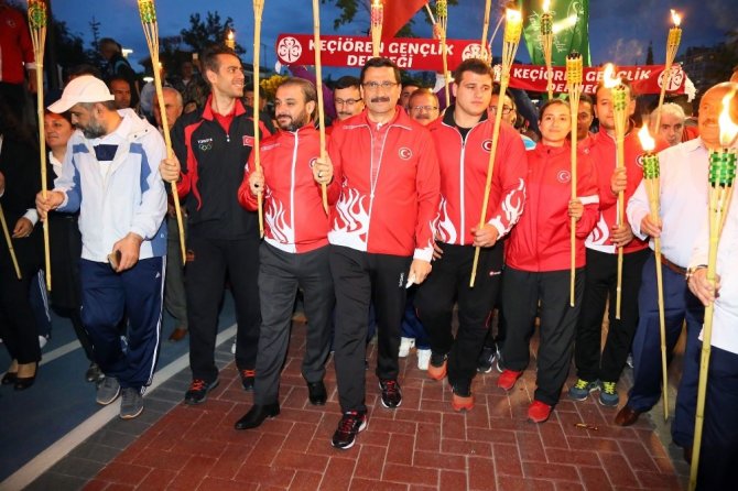 Keçiörenli gençler dünya şampiyonları ile yürüdü