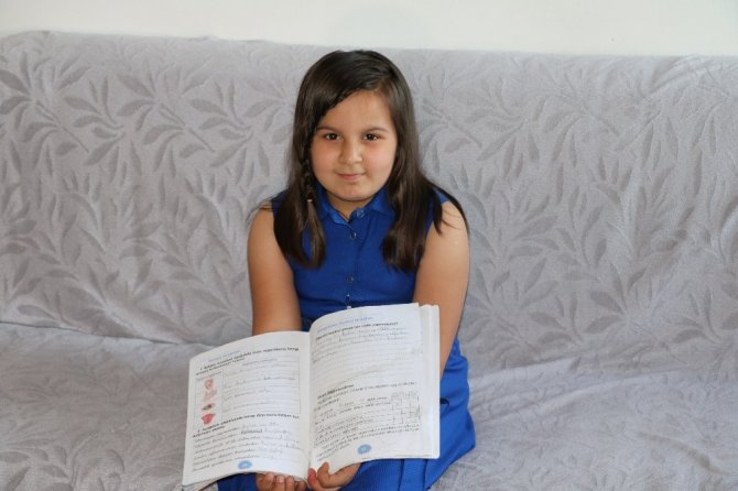 Kitabı yırtıldı diye Türkiye’yi ağlatan kız Gaziantepli çıktı