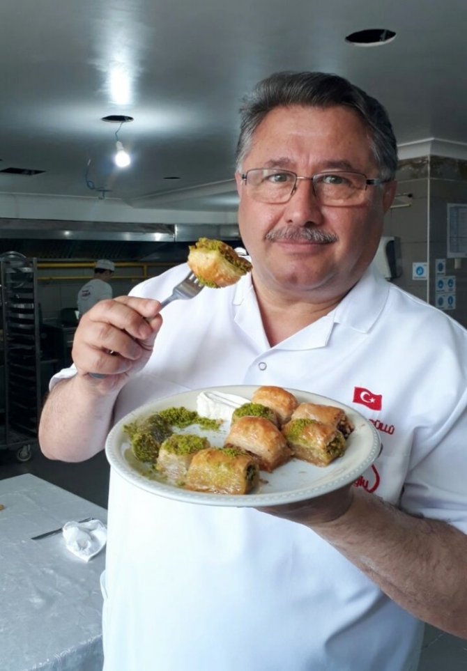 Baklava ustası Nadir Güllü’den ’baklava yemeyin’ diyen Canan Karatay’a sert tepki