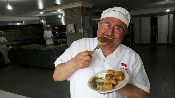 Baklava ustası Nadir Güllü’den ’baklava yemeyin’ diyen Canan Karatay’a sert tepki