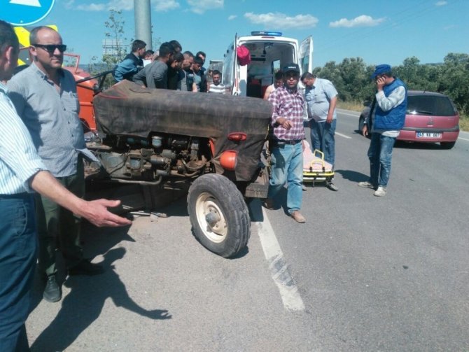 Havran’da traktör ile otomobil çarpıştı: 2 yaralı