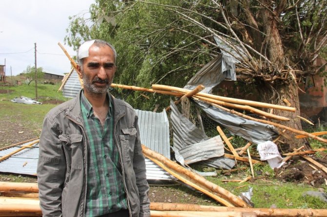 Bingöl’de fırtına 2 kişi yaralandı, 28 ev ve ahır zarar gördü