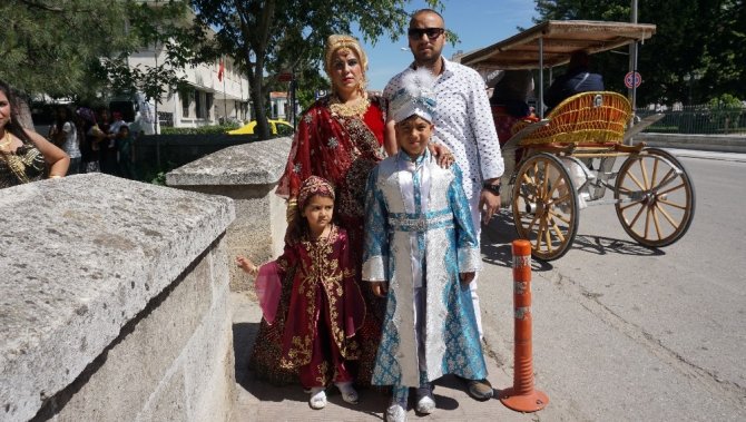 Edirne’de düşman çatlatan Roman düğünü