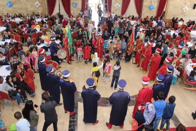 Elazığ’da ’Yetim Gülerse Dünya Güler’ projesi