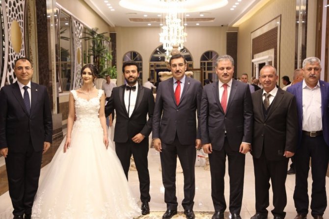 Yalvaç ailesinin mutlu günü