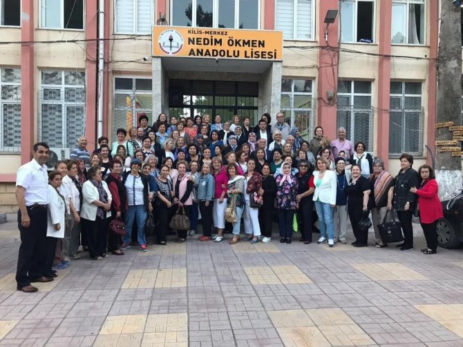 Kilis Kız Öğretmen Okulu" mezunları 50 yıl sonra bir araya geldi