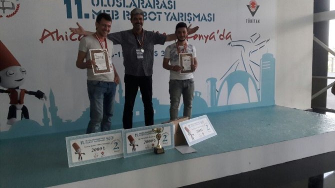 ADÜ’lü gençler robot yarışmasında Türkiye 2.’si oldu