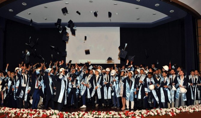 ADÜ Mühendislik Fakültesi ilk mezunlarını uğurladı