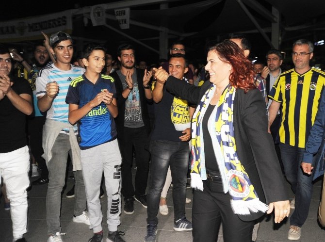 Başkan Çerçioğlu, Fenerbahçe’nin kupa coşkusuna ortak oldu
