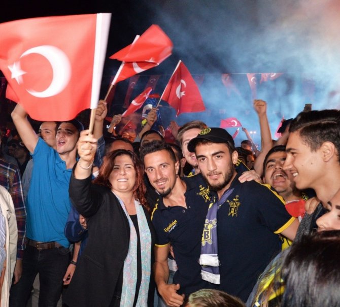 Başkan Çerçioğlu, Fenerbahçe’nin kupa coşkusuna ortak oldu