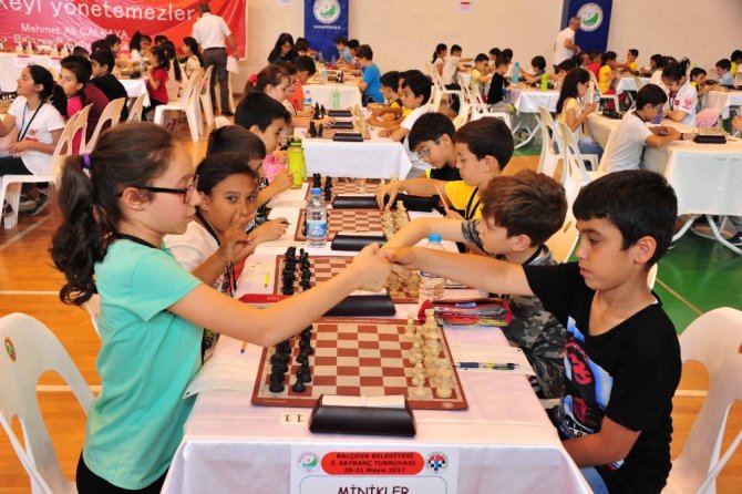 Genç satranççılar Balçova’da buluştu