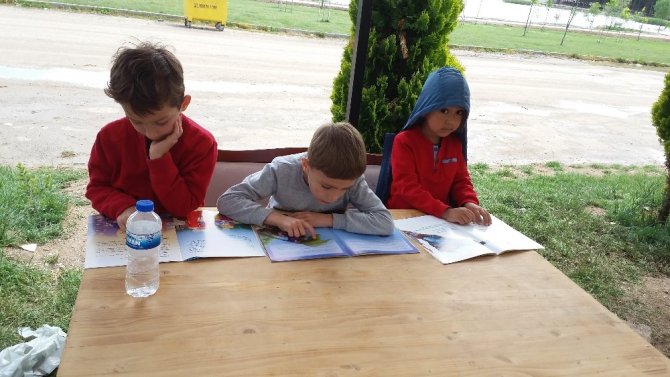 “Ekmek Arası Kitap” projesi ile çocuklar kitaplarla dost oluyor