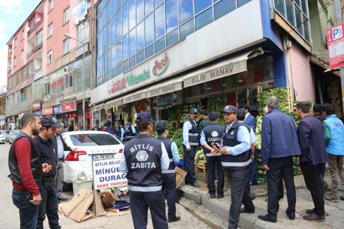 Bitlis Belediyesinden kaldırım işgaline son
