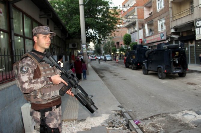 Diyarbakır’da 1400 polisle dev huzur operasyonu