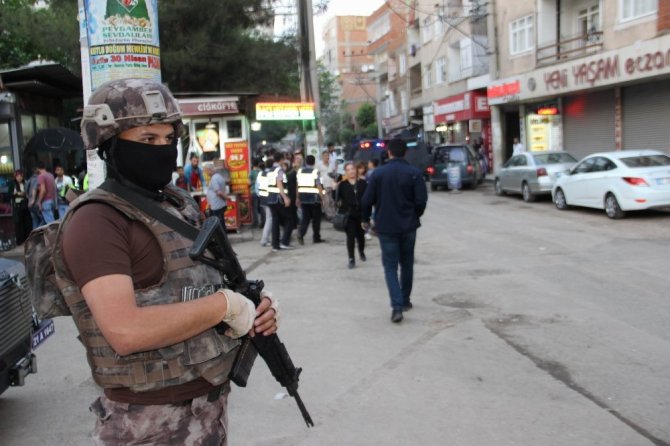 Diyarbakır’da 1400 polisle dev huzur operasyonu