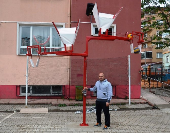 Öğretmenden voleybol smaç makinesi