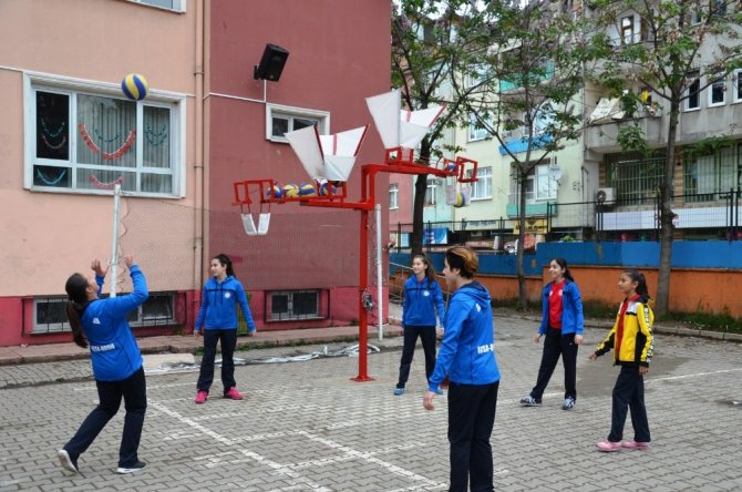 Öğretmenden voleybol smaç makinesi