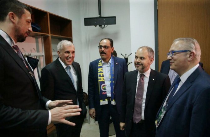 Bakan Çağatay Kılıç, Fenerbahçe’nin tarihi başarısını kutladı