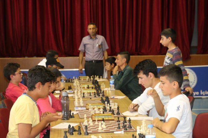 Kahta ilçesinde satranç turnuvası sona erdi