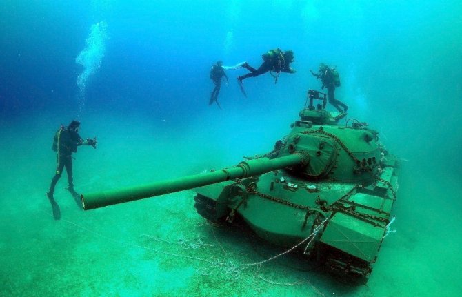 45 tonluk tank, deniz dibine indirildi