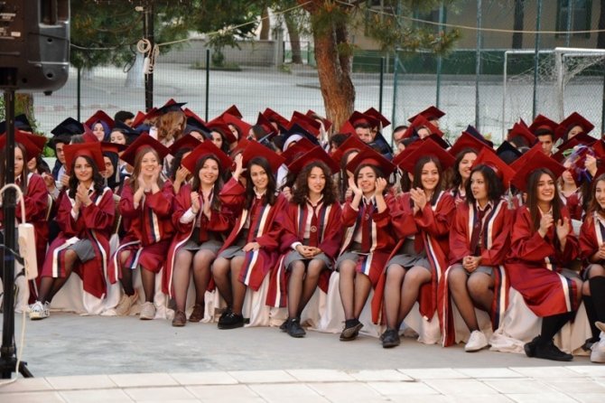 Biga Atatürk Anadolu Lisesinde mezuniyet töreni