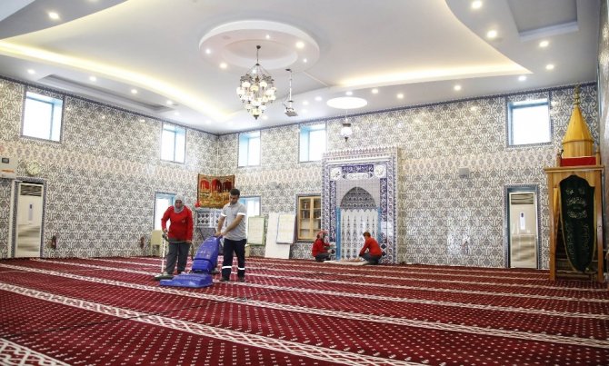 Döşemealtı’nda Camiler Ramazana hazırlanıyor