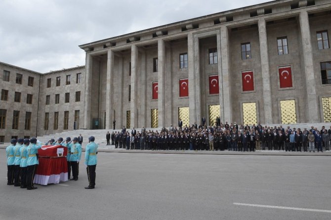 18. Dönem İçel Milletvekili Ekin Dikmen için Türkiye Büyük Millet Meclisi’nde tören düzenlendi