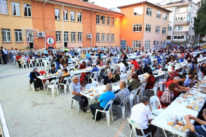 Burdur Belediyesinden ramazan şöleni