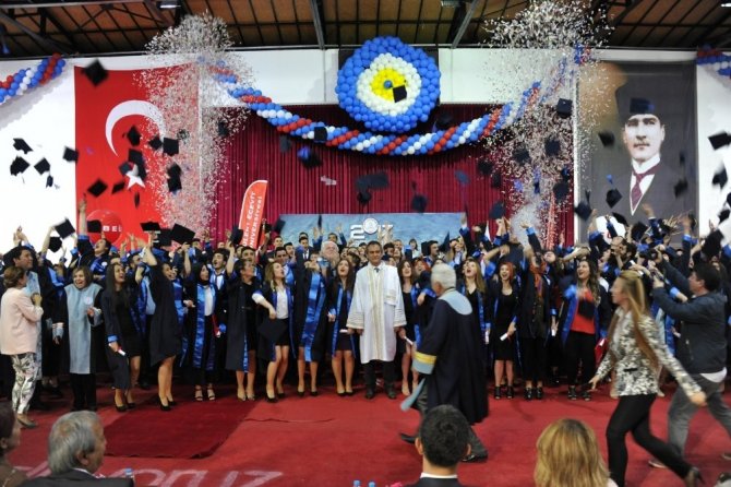 BEÜ Devrek Meslek Yüksekokulunda mezuniyet coşkusu