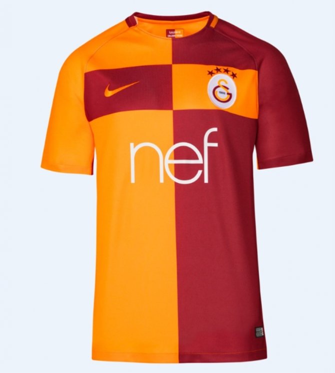 Galatasaray, yeni sezon parçalı formasını tanıttı