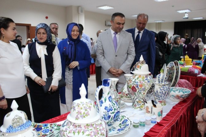 Dörtyol Halk Eğitim Merkezi yıl sonu sergisi görücüye çıktı