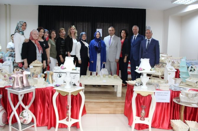 Dörtyol Halk Eğitim Merkezi yıl sonu sergisi görücüye çıktı