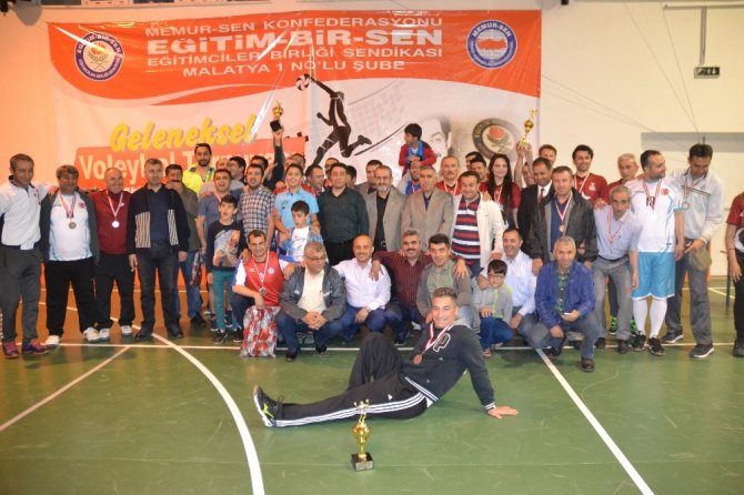 Mehmet Akif İnan Voleybol Turnuvası sona erdi