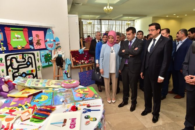 Milli Eğitim Bakanlığı Müsteşarı Tekin, Keçiören Halk Eğitim Merkezi sergisinin açılışına katıldı