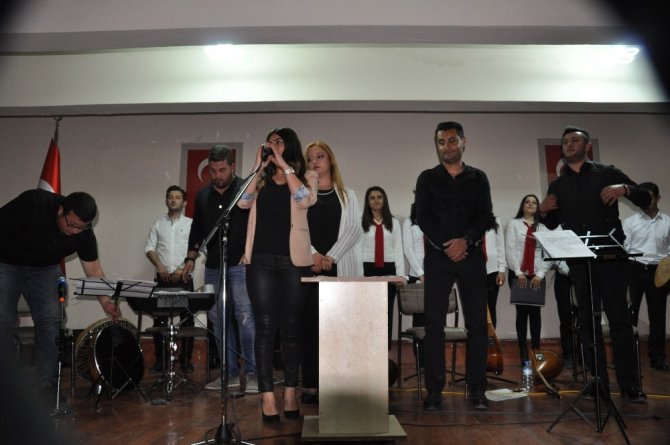 Öğretmenlerden Türk halk müziği konseri